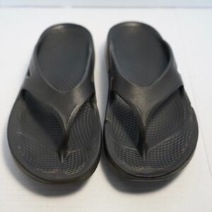 OOFOS Black Women's Sandals